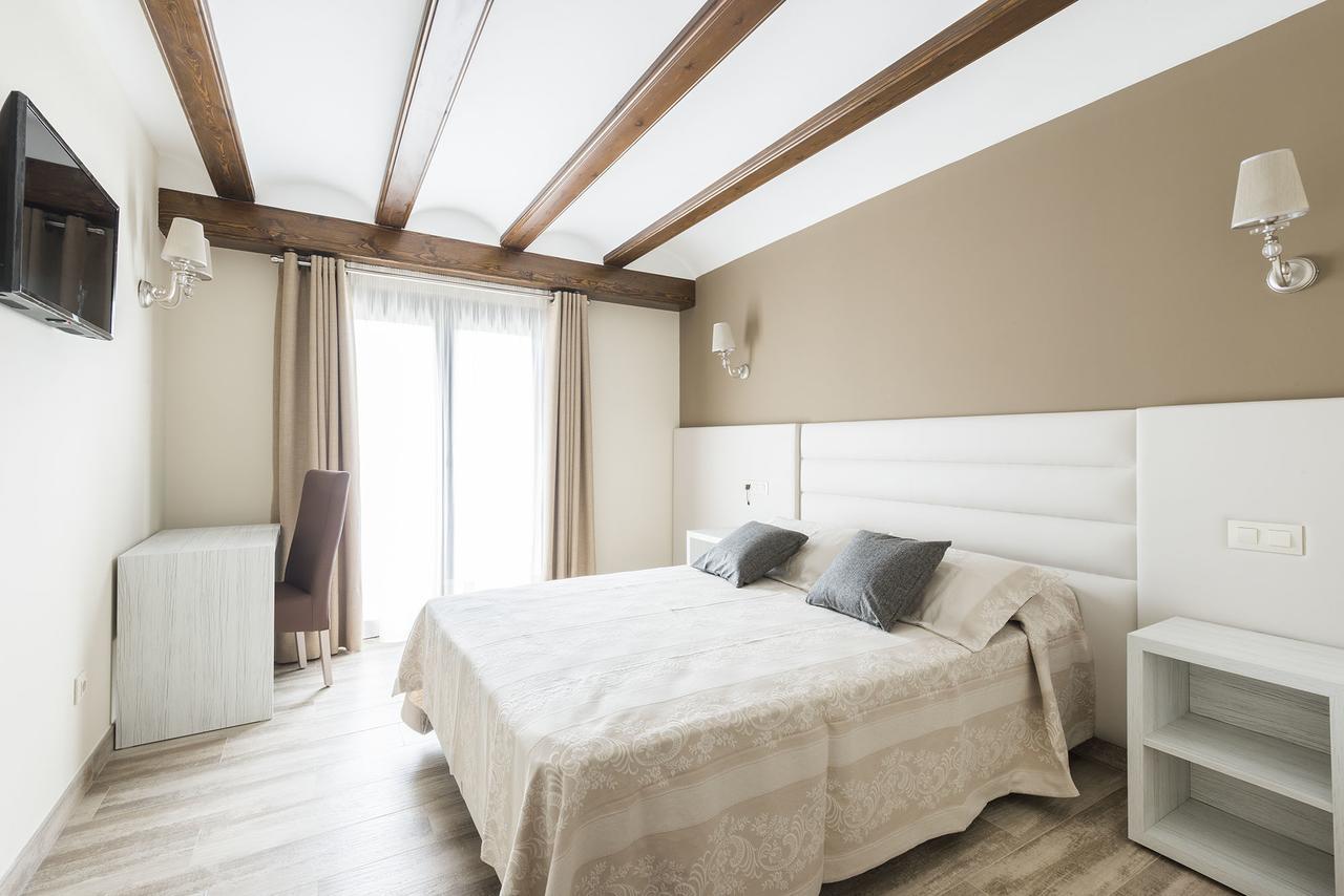 Hotel Atiana Альбаррасин Экстерьер фото