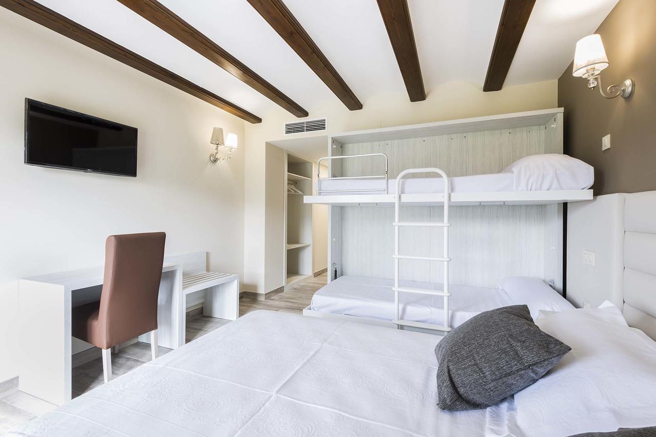 Hotel Atiana Альбаррасин Экстерьер фото